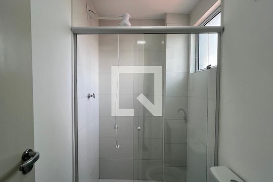 Banheiro de kitnet/studio para alugar com 1 quarto, 25m² em Ferreira, São Paulo