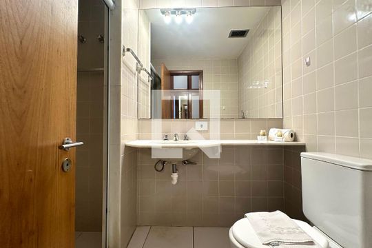Banheiro de kitnet/studio à venda com 1 quarto, 100m² em Copacabana, Rio de Janeiro