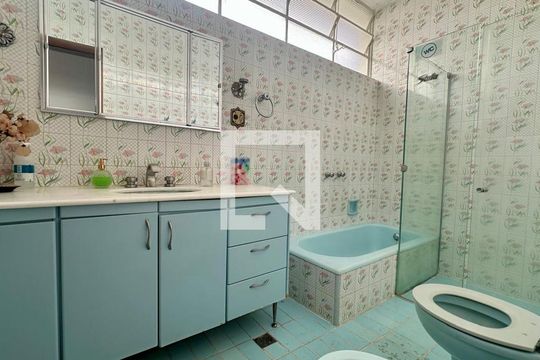 Banheiro de casa à venda com 5 quartos, 246m² em Barroca, Belo Horizonte