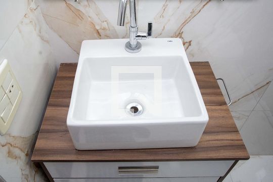 Banheiro de apartamento para alugar com 2 quartos, 56m² em Jardim Arco-Iris, Diadema