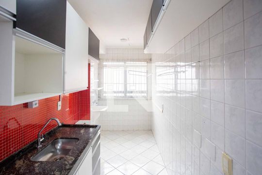 Cozinha de apartamento para alugar com 2 quartos, 56m² em Jardim Arco-Iris, Diadema