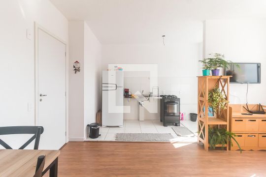 Sala de apartamento para alugar com 2 quartos, 42m² em Vila Perracini, Poá