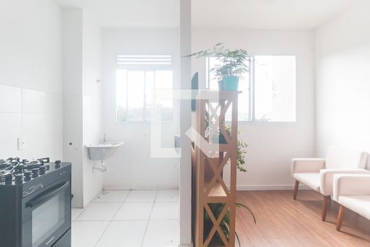 Cozinha/Sala de apartamento para alugar com 2 quartos, 42m² em Vila Perracini, Poá