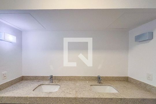 Banheiro da Suíte 2 de apartamento à venda com 3 quartos, 156m² em Cerqueira César, São Paulo