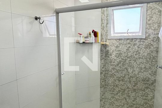 Banheiro da Suíte de casa à venda com 3 quartos, 181m² em Parque Erasmo Assunção, Santo André