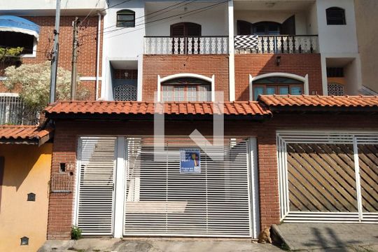 Fachada de casa à venda com 3 quartos, 170m² em Vila Barbosa, São Paulo