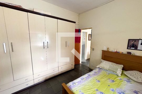 Quarto  de casa à venda com 2 quartos, 350m² em Milionários, Belo Horizonte