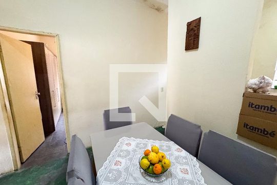 Cozinha de casa à venda com 2 quartos, 350m² em Milionários, Belo Horizonte