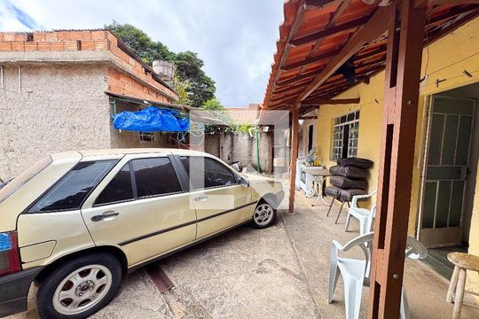 Área Externa de casa à venda com 2 quartos, 350m² em Milionários, Belo Horizonte