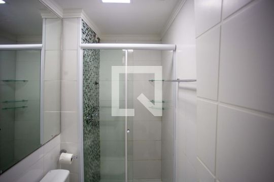 Banheiro de apartamento para alugar com 2 quartos, 43m² em Canhema, Diadema