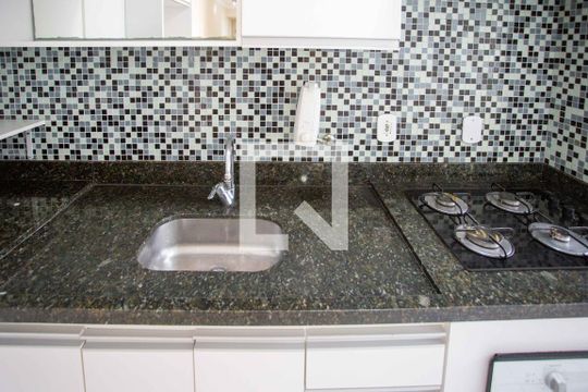Cozinha de apartamento para alugar com 2 quartos, 43m² em Canhema, Diadema