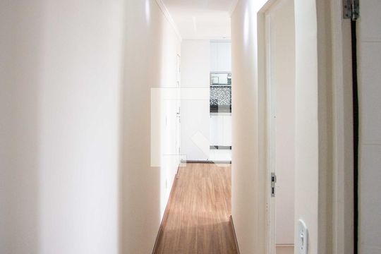 Corredor de apartamento para alugar com 2 quartos, 43m² em Canhema, Diadema