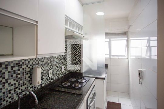 Cozinha de apartamento para alugar com 2 quartos, 43m² em Canhema, Diadema