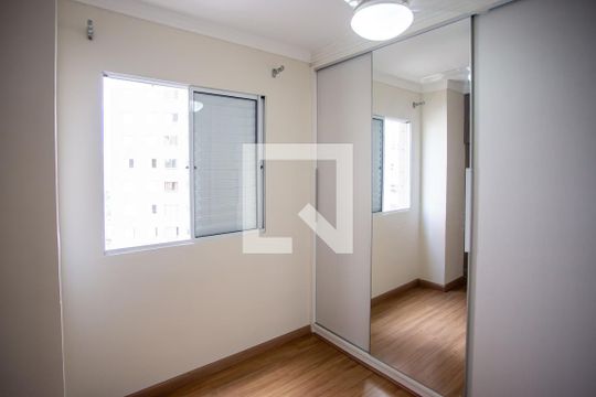 Quarto 2 de apartamento para alugar com 2 quartos, 43m² em Canhema, Diadema