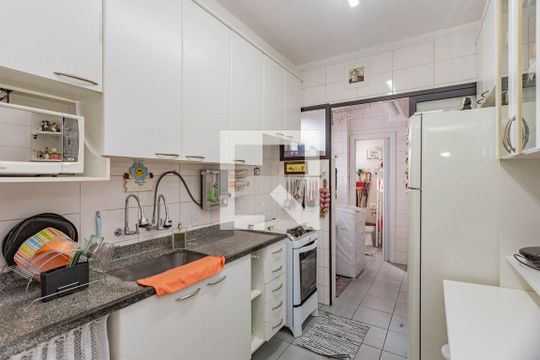 Cozinha de apartamento para alugar com 3 quartos, 84m² em Vila Gumercindo, São Paulo