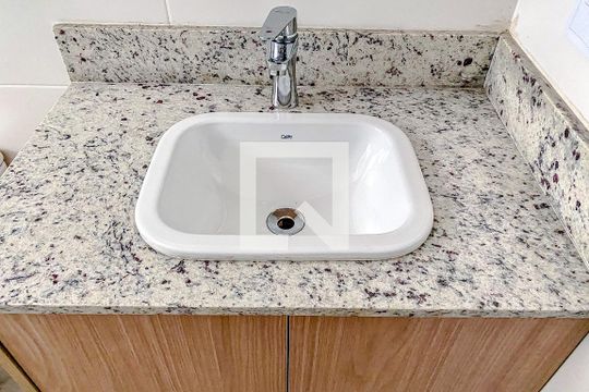 Banheiro Social de apartamento para alugar com 2 quartos, 41m² em Vila Prudente, São Paulo