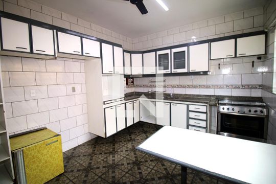 Cozinha de casa à venda com 5 quartos, 350m² em Vila Kosmos, Rio de Janeiro