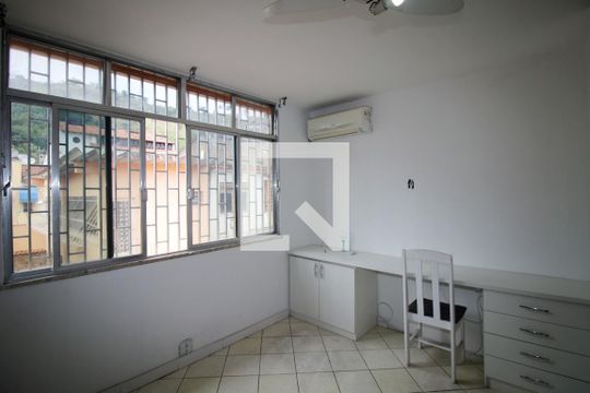 Quarto 1 de casa à venda com 5 quartos, 350m² em Vila Kosmos, Rio de Janeiro
