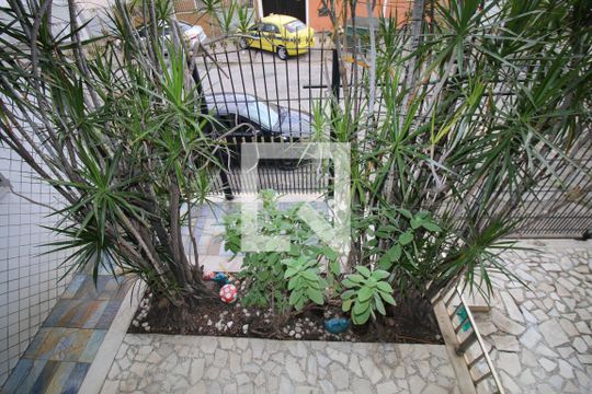 Quintal de casa à venda com 5 quartos, 350m² em Vila Kosmos, Rio de Janeiro