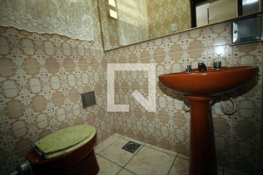 Banheiro 1 de casa à venda com 5 quartos, 350m² em Vila Kosmos, Rio de Janeiro