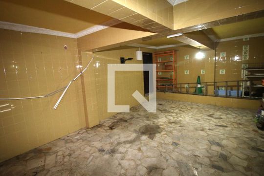 Garagem de casa à venda com 5 quartos, 350m² em Vila Kosmos, Rio de Janeiro