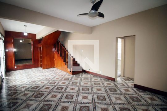 Sala de casa à venda com 5 quartos, 350m² em Vila Kosmos, Rio de Janeiro