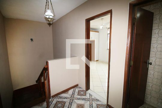 Hall da escada 2º piso de casa à venda com 5 quartos, 350m² em Vila Kosmos, Rio de Janeiro