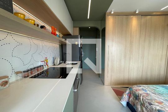 Cozinha de kitnet/studio para alugar com 1 quarto, 26m² em Butantã, São Paulo