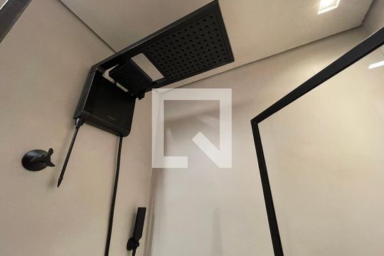 Banheiro de kitnet/studio para alugar com 1 quarto, 26m² em Butantã, São Paulo