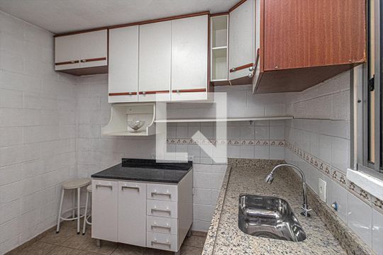 Cozinha de apartamento para alugar com 3 quartos, 48m² em Jardim Maristela, São Paulo