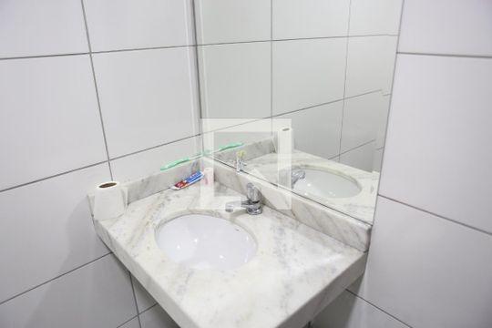 Banheiro da Suíte de casa à venda com 4 quartos, 100m² em Bandeirantes, Contagem