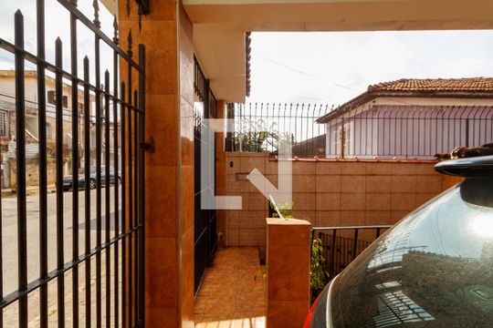 Garagem de casa à venda com 2 quartos, 120m² em Parque Vitoria, São Paulo