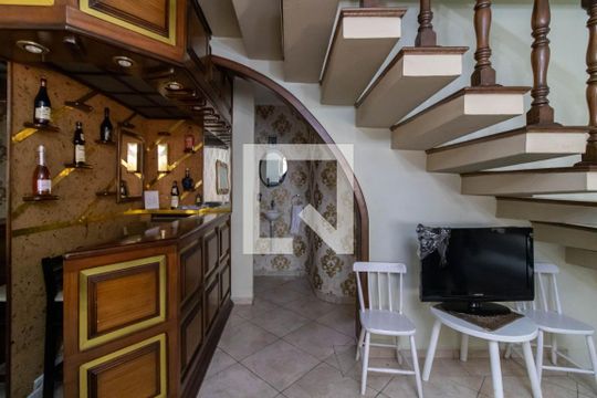 Sala de casa para alugar com 3 quartos, 270m² em Vila Galvão, Guarulhos