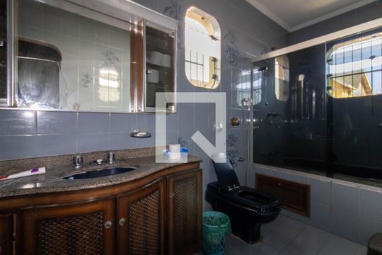 Suíte de casa para alugar com 3 quartos, 270m² em Vila Galvão, Guarulhos