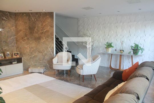 Sala de casa à venda com 4 quartos, 249m² em Vila Rosalia, Guarulhos