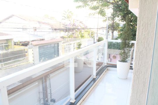 Sacada de casa à venda com 4 quartos, 249m² em Vila Rosalia, Guarulhos