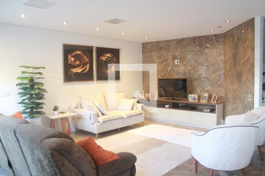 Casa à venda com 4 quartos, 249m² em Vila Rosalia, Guarulhos