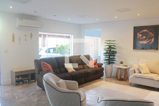Sala de casa à venda com 4 quartos, 249m² em Vila Rosalia, Guarulhos