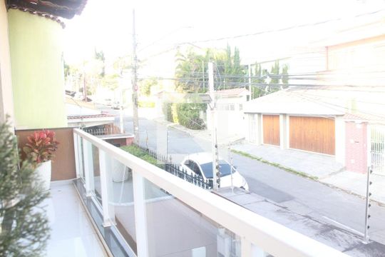 Sacada de casa à venda com 4 quartos, 249m² em Vila Rosalia, Guarulhos