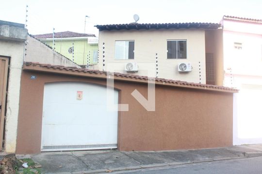 Fachada de casa à venda com 4 quartos, 249m² em Vila Rosalia, Guarulhos