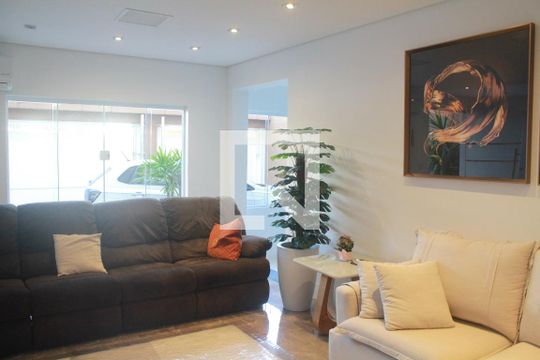 Sala de casa à venda com 4 quartos, 249m² em Vila Rosalia, Guarulhos
