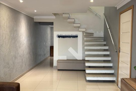 Sala de casa à venda com 3 quartos, 240m² em Centro, Guarulhos