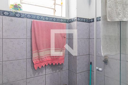 Banheiro de apartamento à venda com 1 quarto, 54m² em Partenon, Porto Alegre