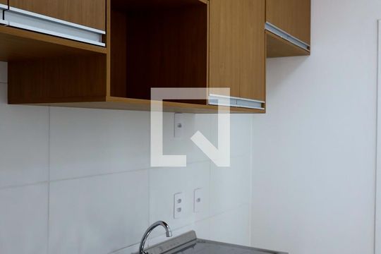 Cozinha de apartamento para alugar com 2 quartos, 45m² em Quitaúna, Osasco