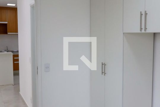 Quarto 2 de apartamento para alugar com 2 quartos, 45m² em Quitaúna, Osasco