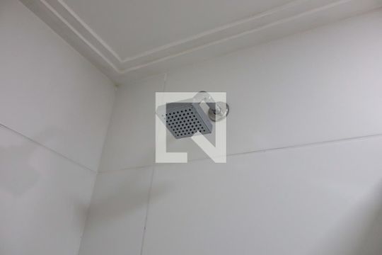 Banheiro de apartamento para alugar com 2 quartos, 45m² em Quitaúna, Osasco