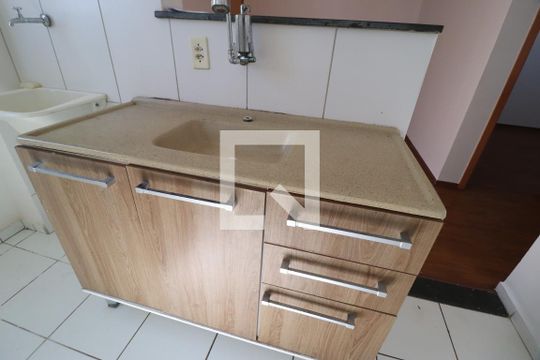 Cozinha de apartamento para alugar com 2 quartos, 45m² em Shopping Park, Uberlândia
