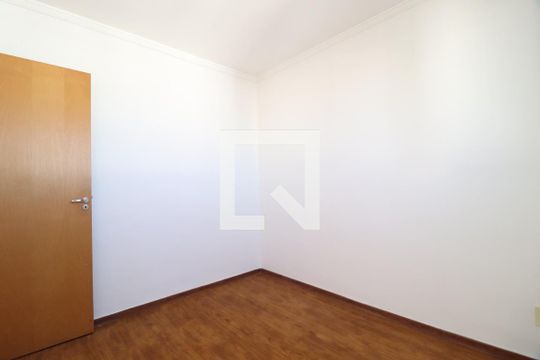 Quarto 1 de apartamento para alugar com 2 quartos, 45m² em Shopping Park, Uberlândia