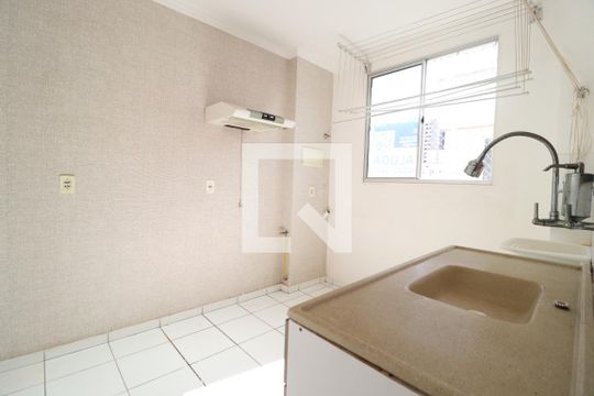 Cozinha de apartamento para alugar com 2 quartos, 45m² em Shopping Park, Uberlândia