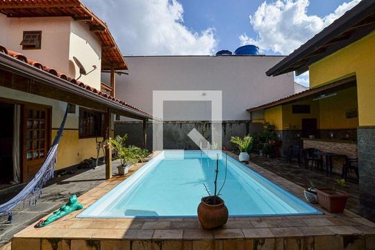 Casa à venda com 5 quartos, 228m² em Maravista, Niterói